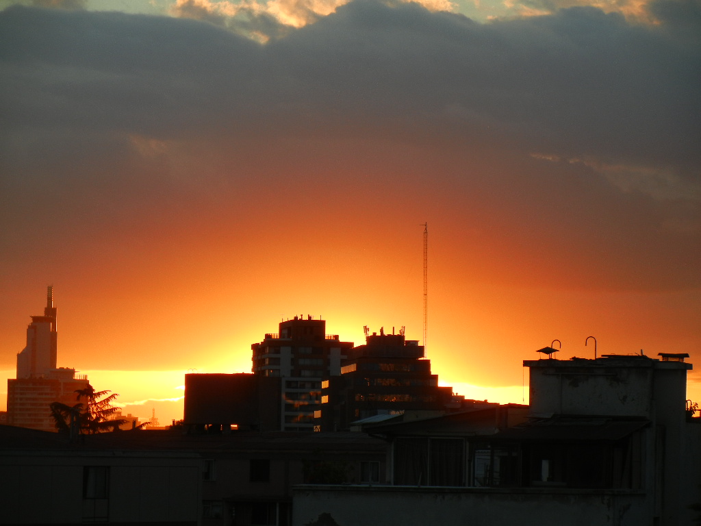 Atardecer pre Fin de Mundo, en Santiago.