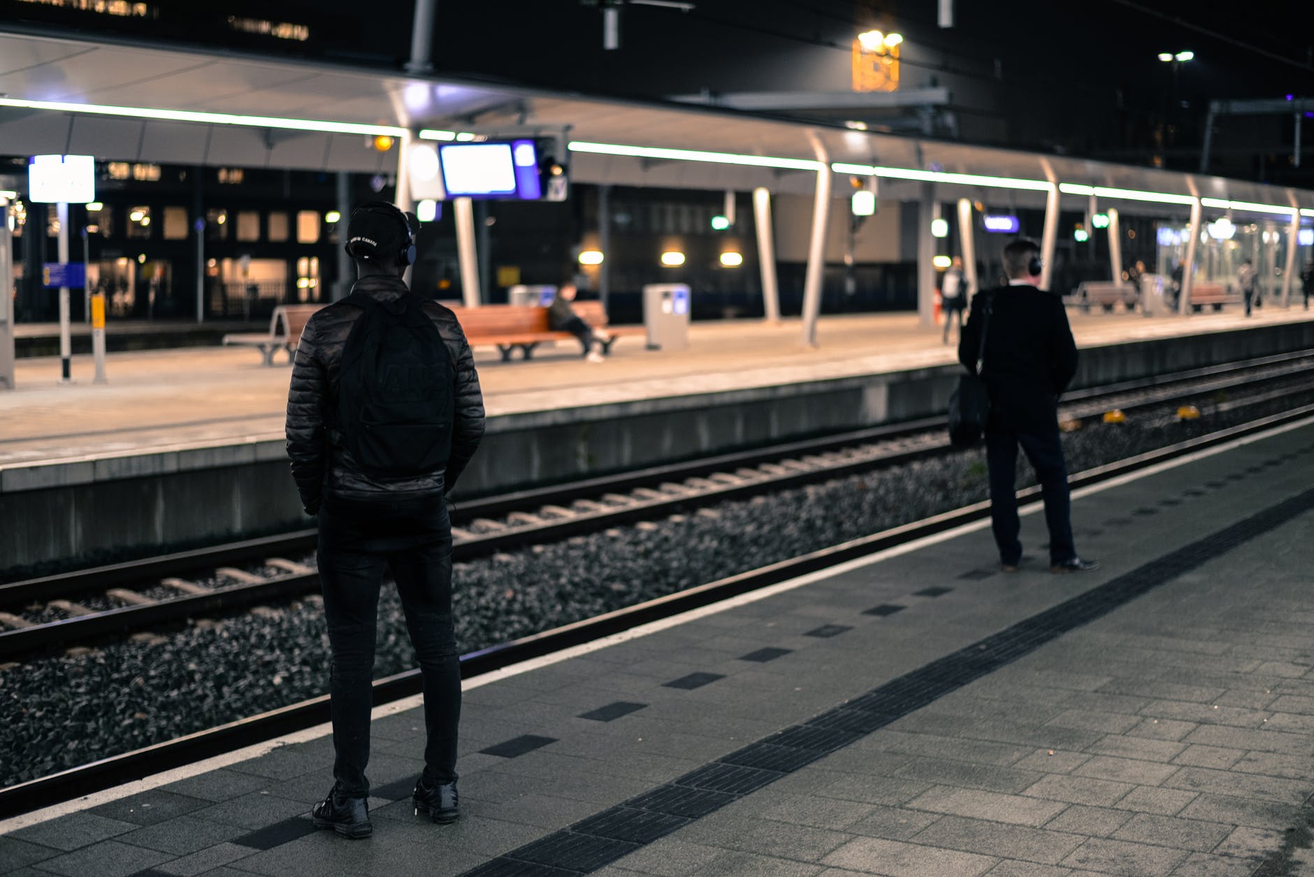 train-station-netherlands-platform-722707.jpeg